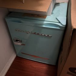 Bedroom/man cave Mini Fridge 