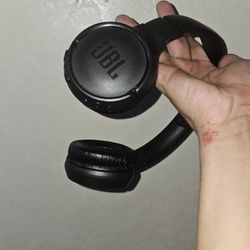 JBL 520 BT Wireless On Ear Headphones  