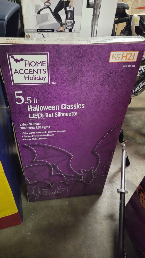 Lit Up Halloween Bat Outdoor Decoration 5.5ft