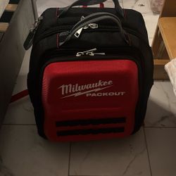 Milwaukee Pack out