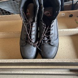 Men’s boots size 11