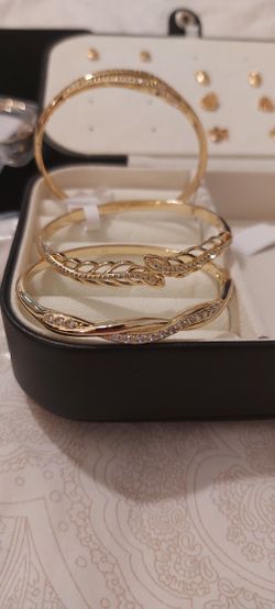 Earrings, Bracelets, Hoops, Anklets Thumbnail