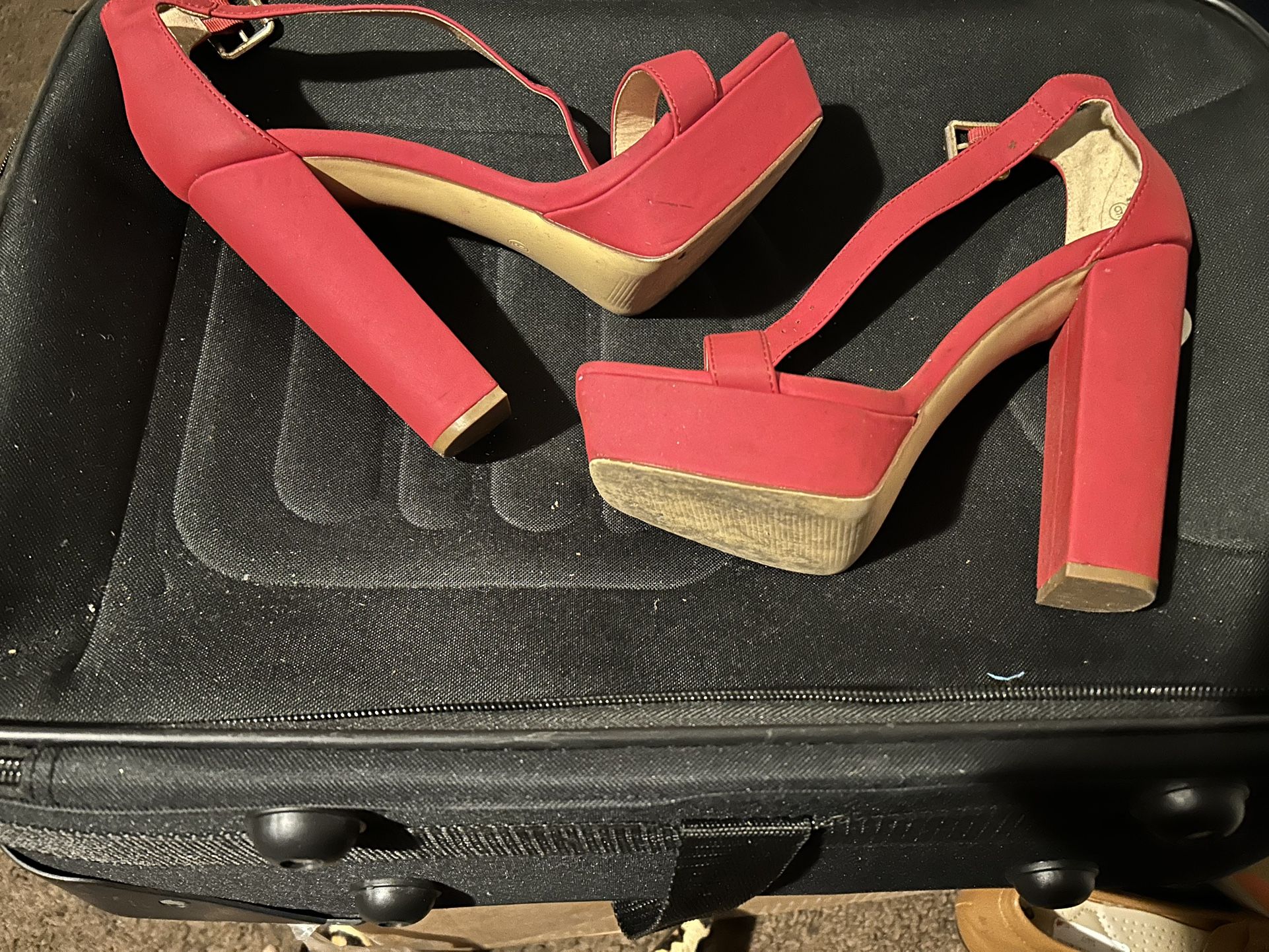 RED SUEDES