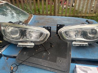 Pair of OEM Car Headlight Assemblies