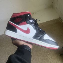 Jordan 1 Mid Gym Red