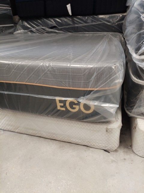 Queen Size New Box Spring Can Deliver