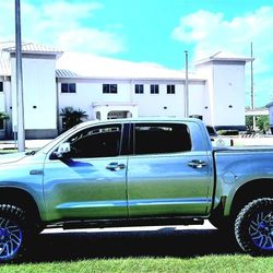 Toyota TUNDRA CREWMAX 5.7 PLATINUM 4X4 FLEXFUEL