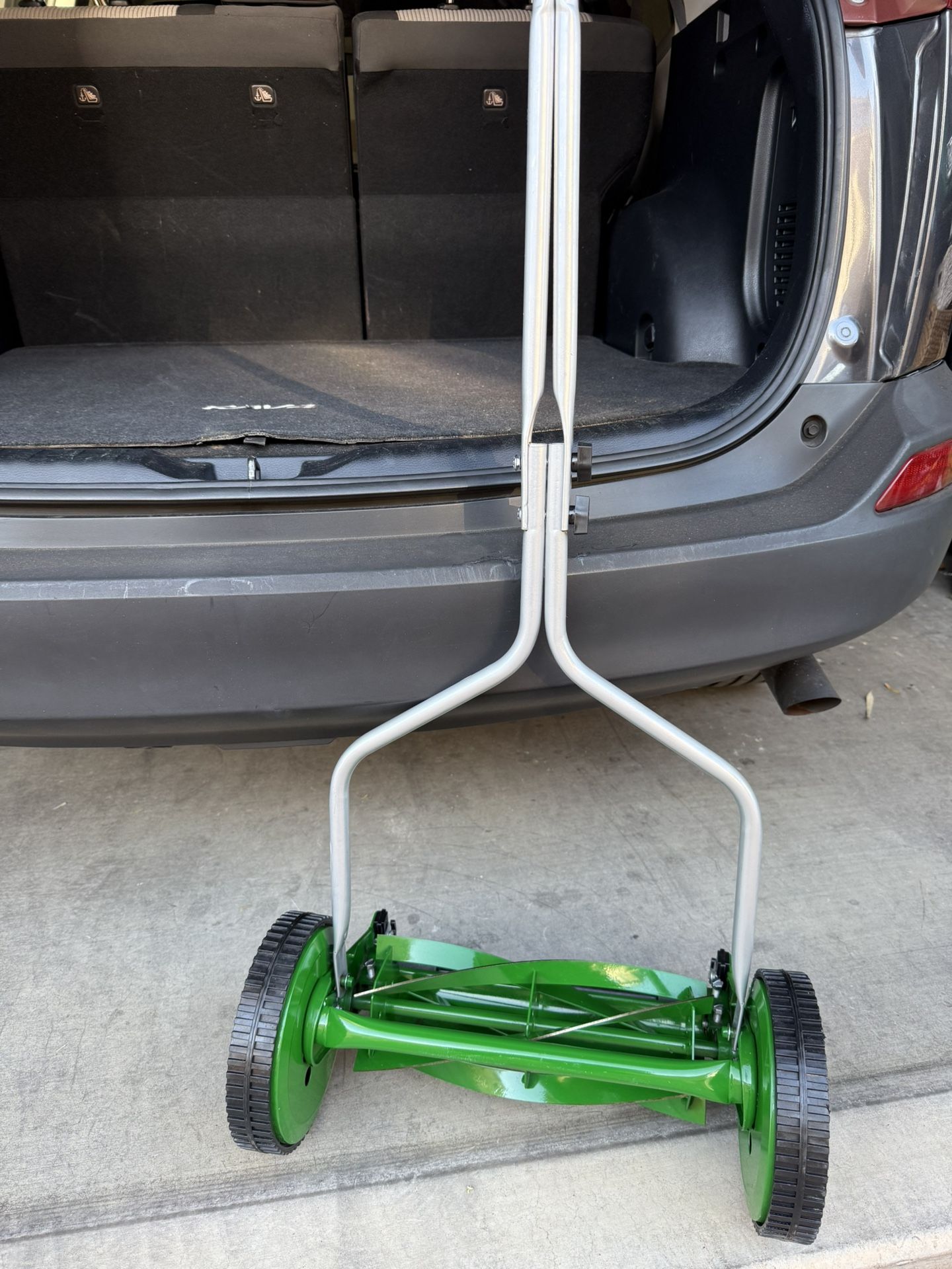 Scott’s 14” Green Push Mower Almost New