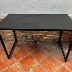 Sleek Black Metal Frame Desk – Minimalist Workstation