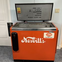 Seldom-seen, WORKING 1950s Nesbitt's Orange Soda vending machine. Rare 10-cent coin slider.