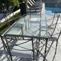 Outdoor vintage wrought iron dining, set six chair, chairs, and side table in perfect condition. Perfect for alfresco dining.