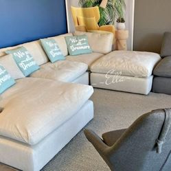👉Elyza 3-Piece Sectional with Chaise
Ashley Furniture
