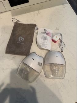 Hands free breast pump