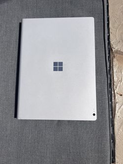 Microsoft Surface Book 2 13.5"(Intel Core i5, 8GB RAM, 256 GB), silver