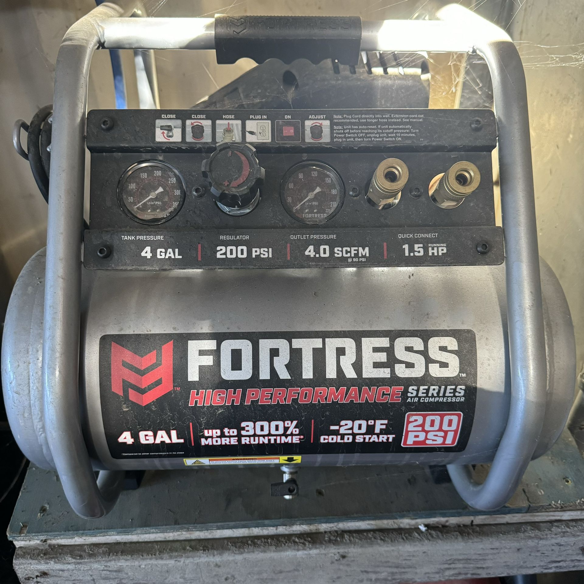 HFT FORTRESS Air Compressor 4 Gallon 200 PSI High Performance