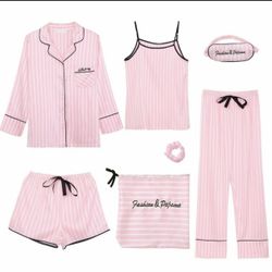 Pijama Set Of 7 