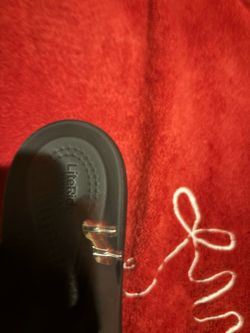 black crocs sandals
