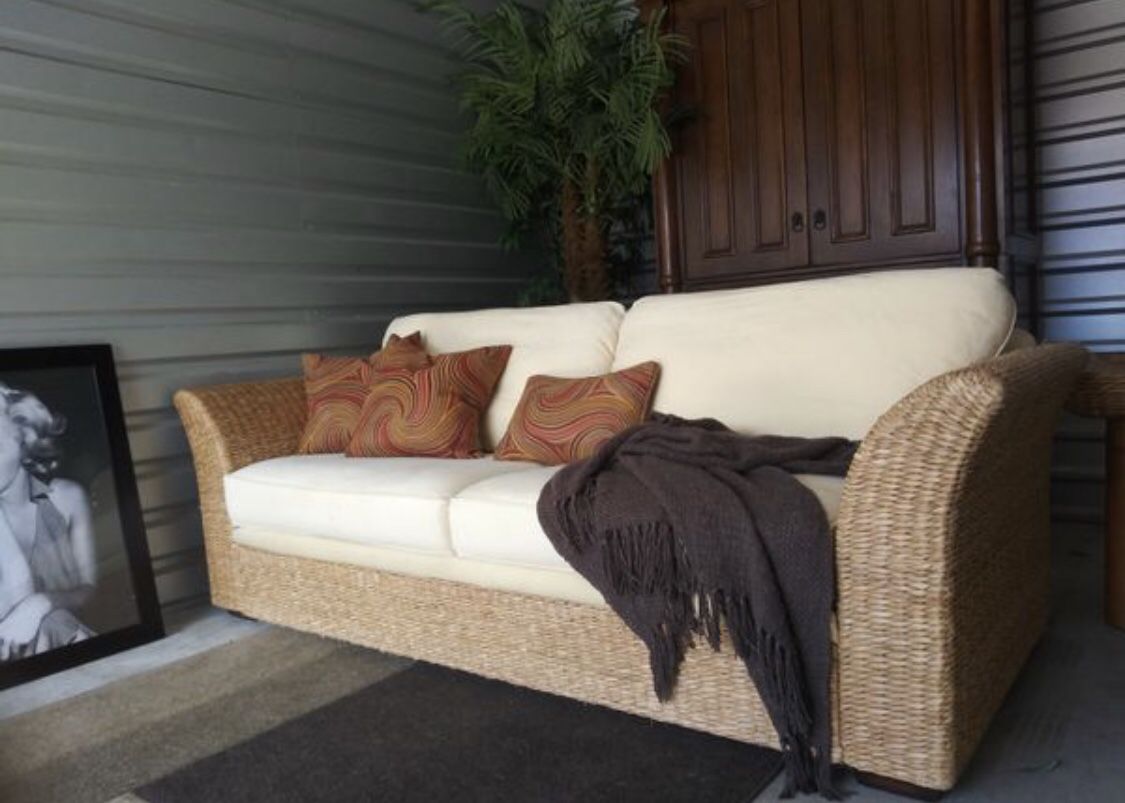 Rattan pull out couch