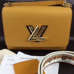 Louis Vuitton bag LV deformation version twist lock crossbody shoulder bag  for Sale in Los Angeles, CA - OfferUp