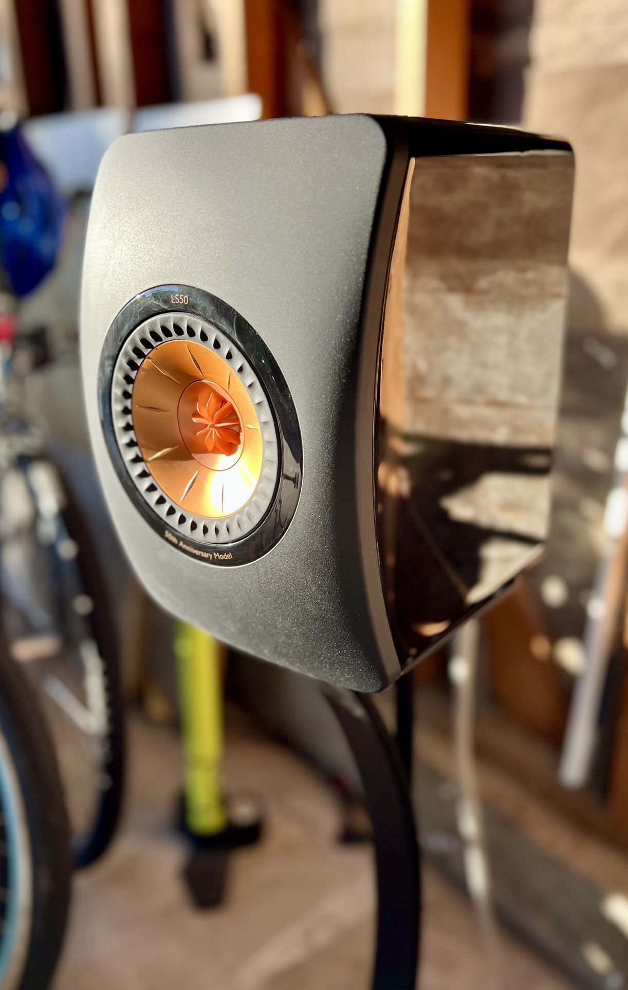 KEF LS50 (Gen 1) with Speaker Stands