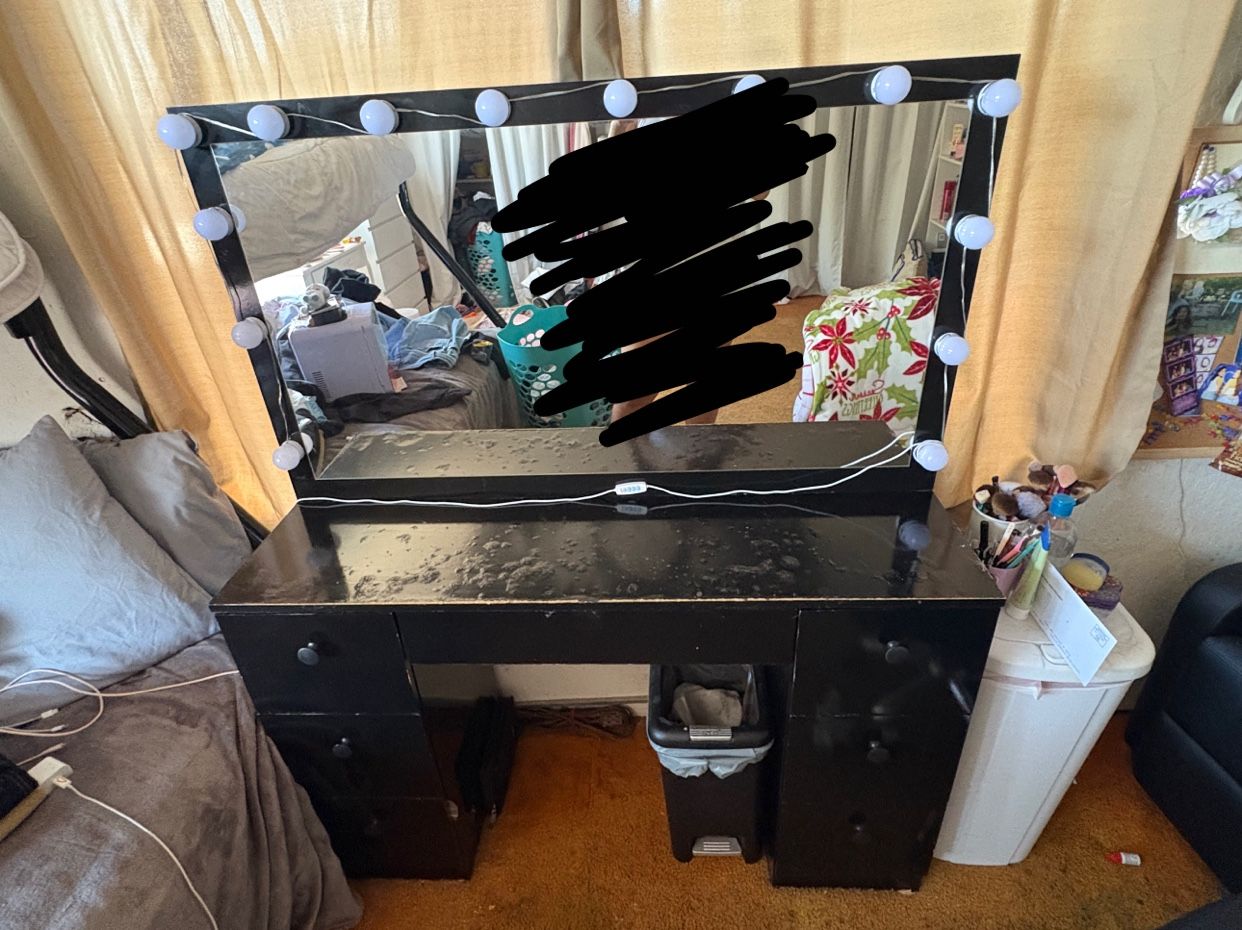 Makeup Vanity with lights