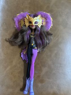 2017 Monster High Ghoul to Wolf Clawdeen 12" Doll Transformation Purple Mask