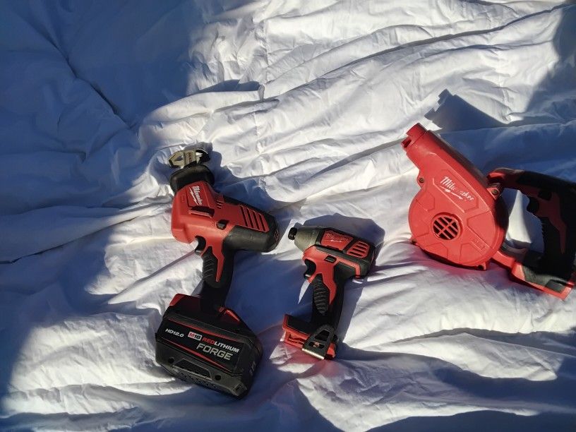 Milwaukee Pm,f Mrguyower Tool Set And 1 AVH12.0 Battery
