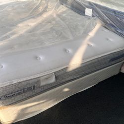 Mattress and Box Spring Size Queen 