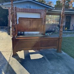 Vintage King Size Walnut Pineapple Bed