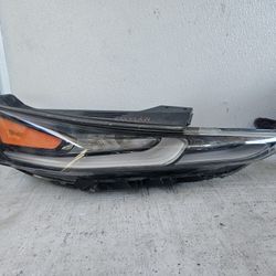 2019 2020 HYUNDAI SANTA FE RIGHT HEADLAMP 208S2000 OEM

