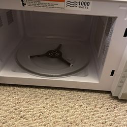 Microwave. Like new.