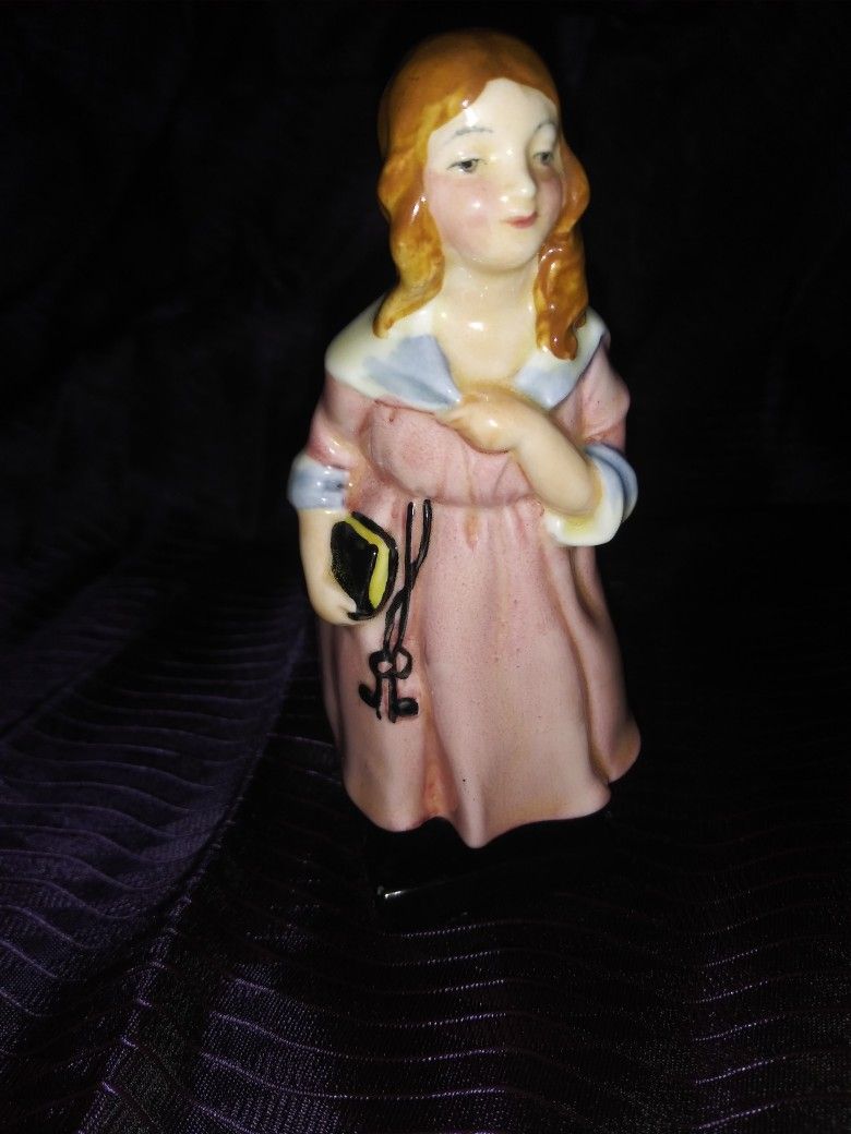 ROYAL DOULTON ’LITTLE NELL’ FIGURINE - DARK BROWN HAIR

Excellent Condition!!

**Bundle and save with combined shipping*