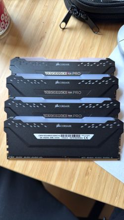 Corsair Vengeance RGB DDR4 RAM 32GB (4x8gb)