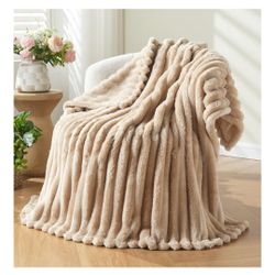 Super Soft Throw Blanket Brown Premium Silky Flannel Fleece 3D ( Cash Only/Local Pickup Only)