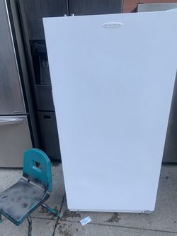 Freezer de 28” Frigidaire