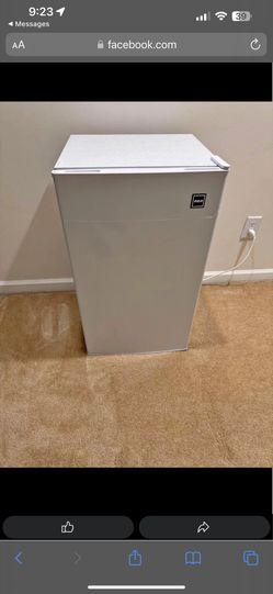 RCA RFR321-FR320/8 IGLOO Mini Refrigerator 