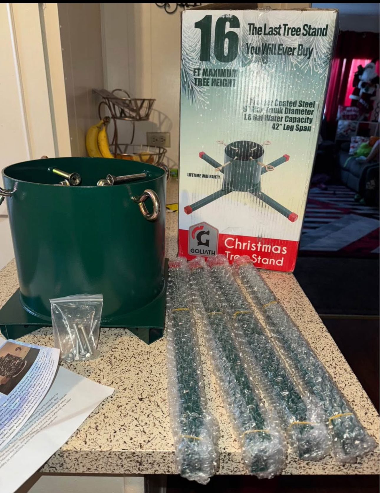 christmas tree stand from the GOLIATH brand  Base para árbol de navidad de marca GOLIATH