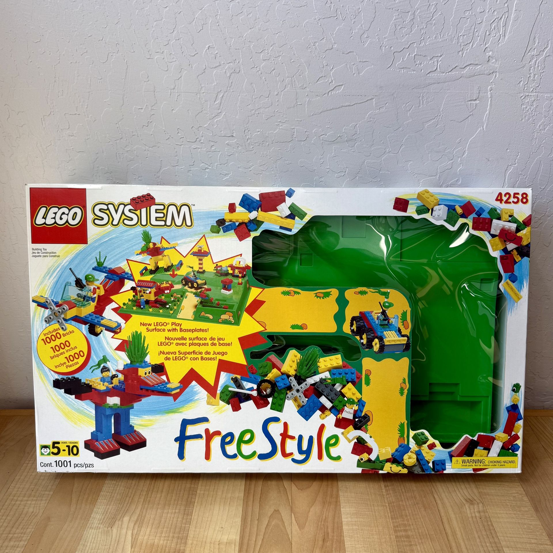 1998 LEGO Systems Free Style Lego Play Surface With Baseplates & 1000 Bricks