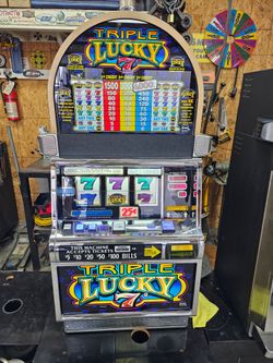 IGT SLOT MACHINE (TRIPLE LUCKY 7S)