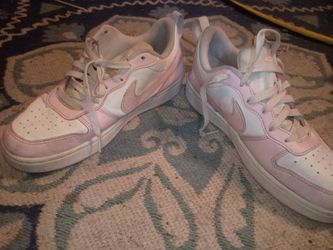 5.5y Nike shoes