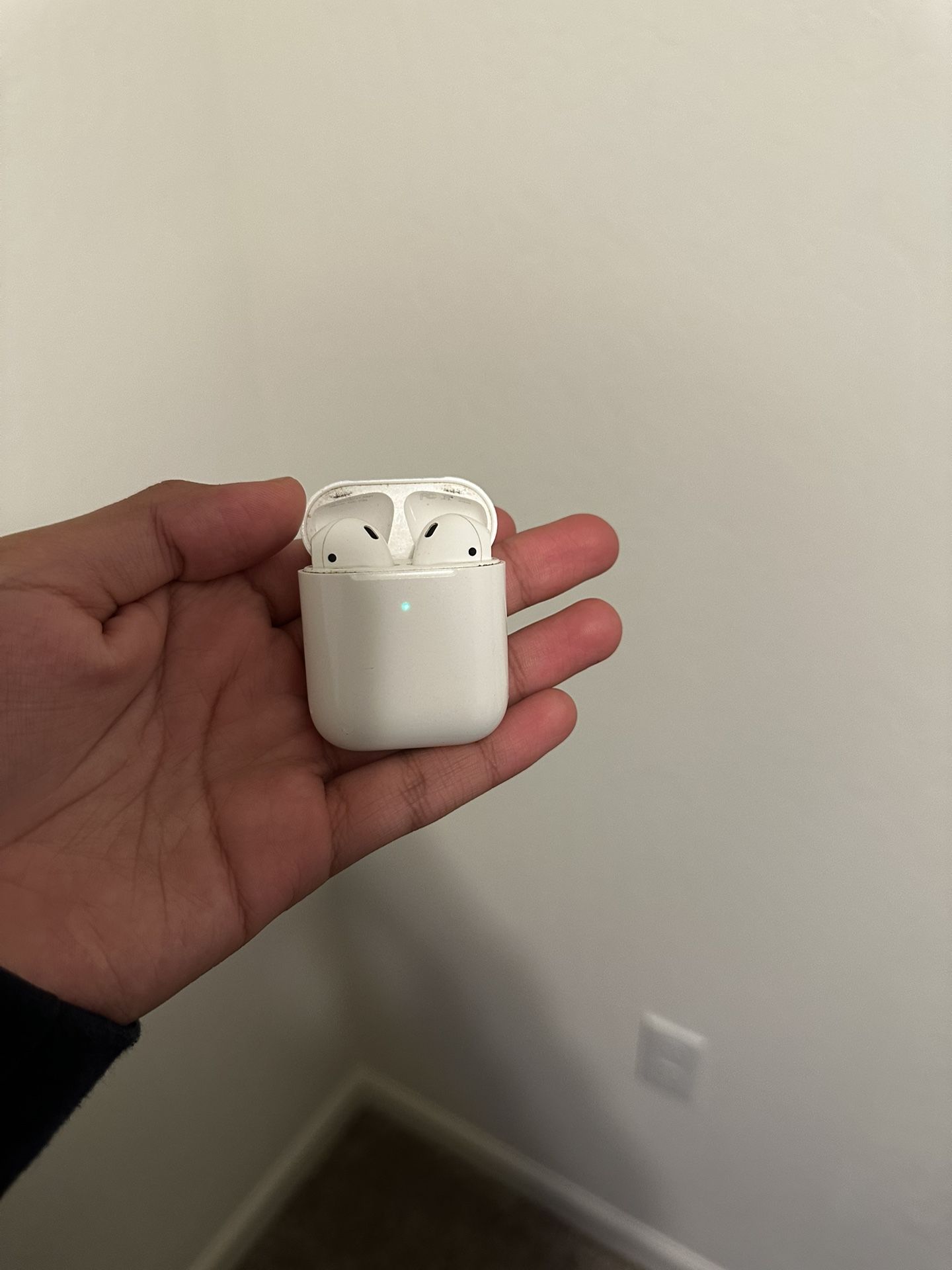 2nd Gen AirPods (no Box Or Charger)