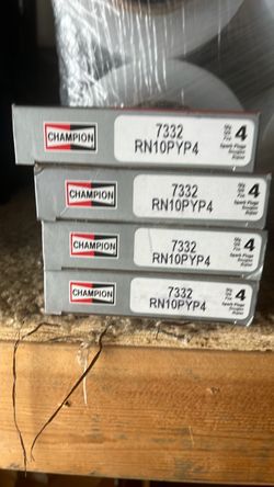 Champion RN10PYP4 Spark Plugs 4-Pack x4 Boxes