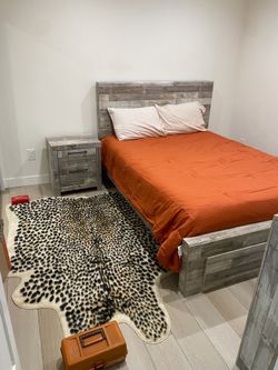 Queen bed frame w/ 2 storage drawers
