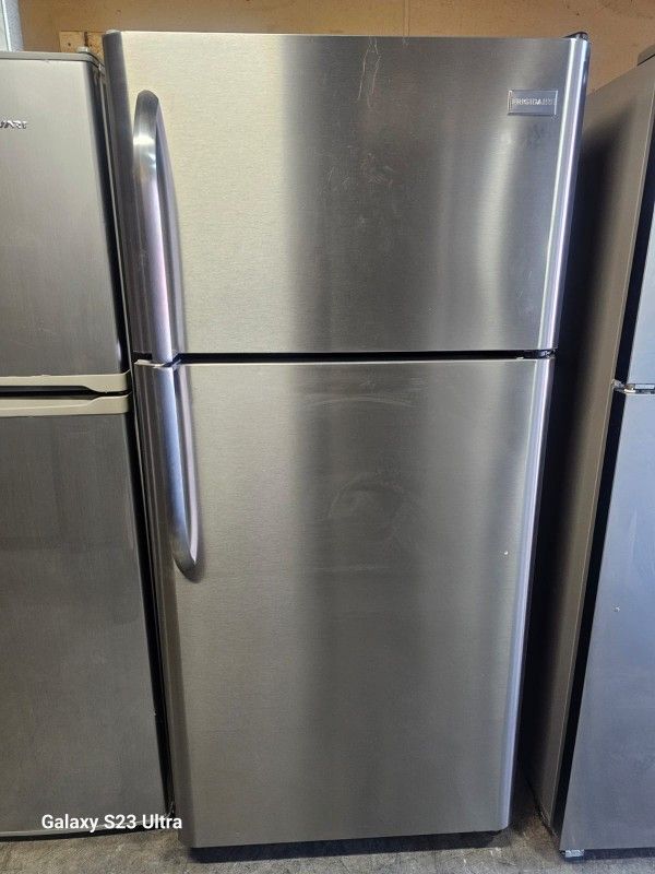 REFRIGERATOR TOP FREEZER FRIGIDAIRE STAINLESS STEEL LIKE NEW 
