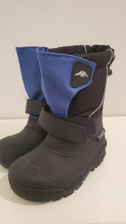 Kids winter boots size 8