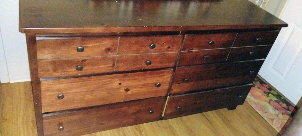 Dresser