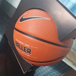 New Nike Basketball  Sz 29.5 