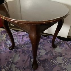 Beautiful Wooden Small Round Size Table 24” ( 2’) Diameter & 22” H