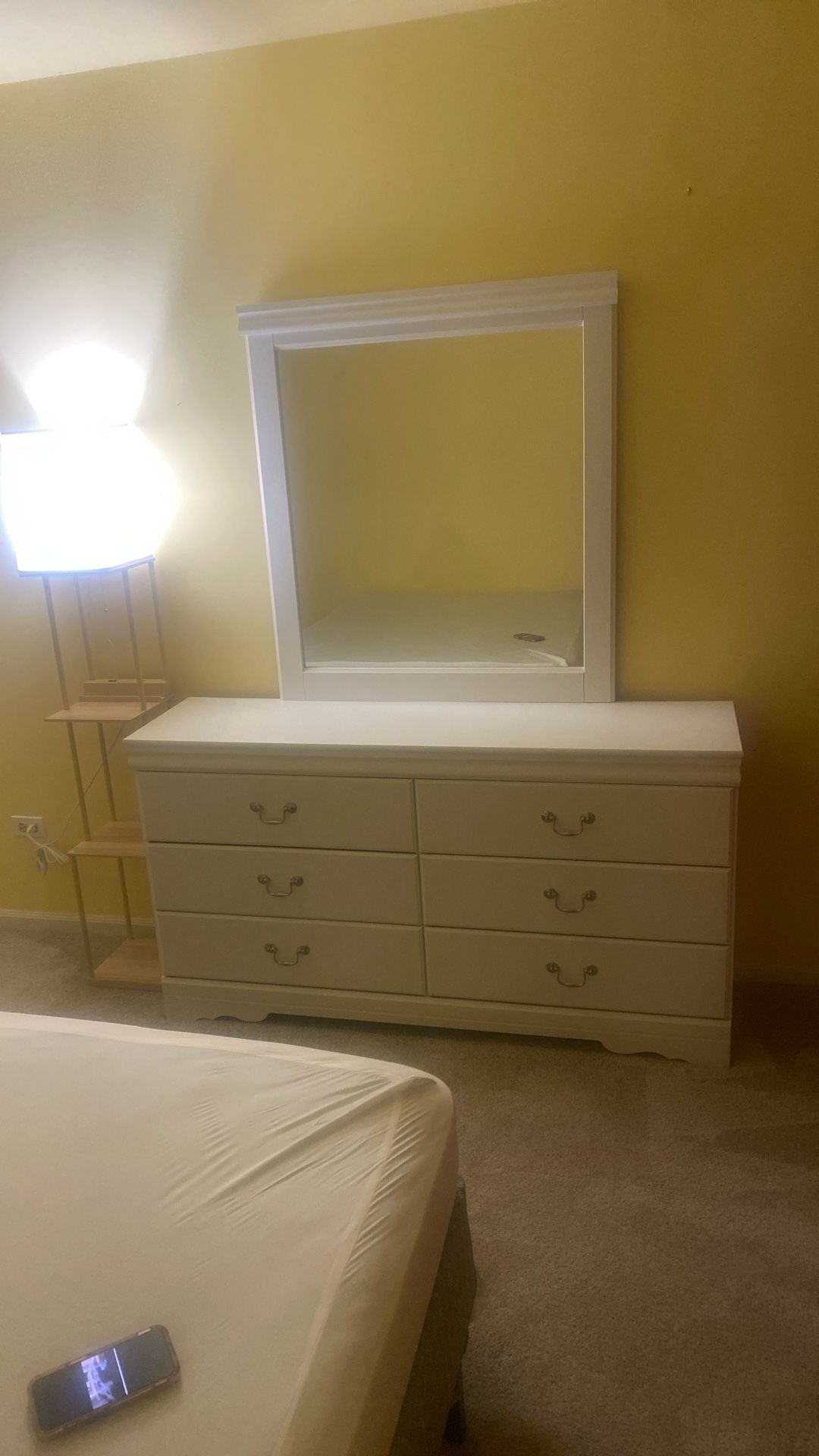 Dresser With Mirror 