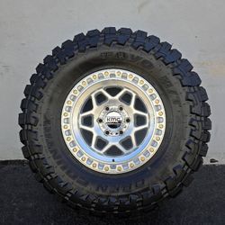 17" KMC Torx w/ 35x12.50R17 Toyo MT Open Country 35's 17's